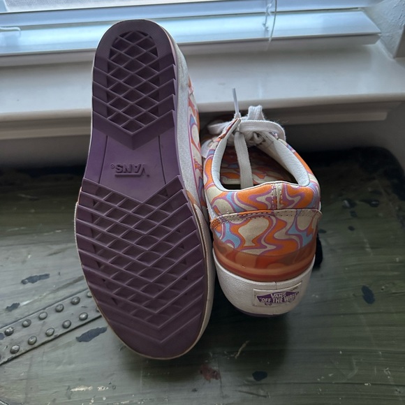 UV Platform Vans - Picture 3 of 5